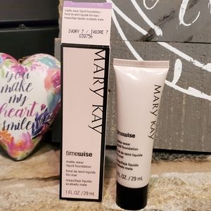 *NEW* Mary Kay Matte Liquid Foundation Ivory 7